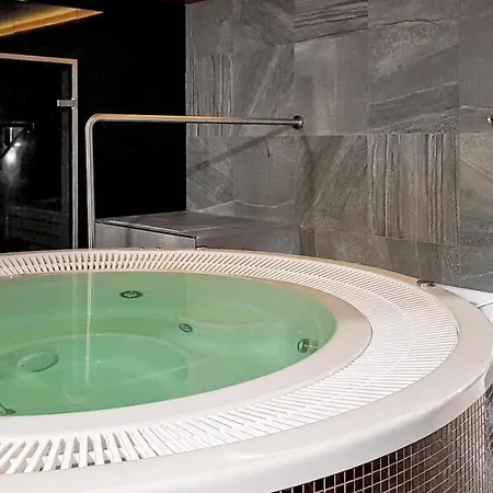 Liana Hrebienok C106 *