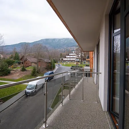 Liana Hrebienok C106