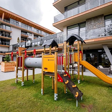 Liana Hrebienok C106 *