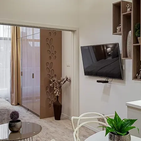 Liana Hrebienok C106 Apartman