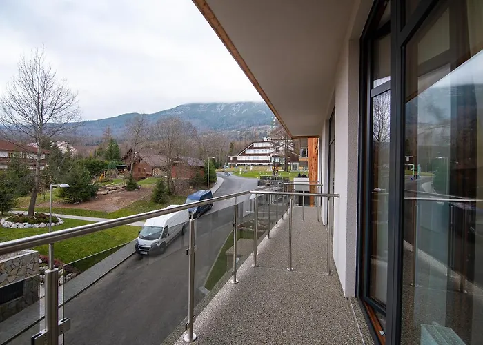 Liana Hrebienok C106