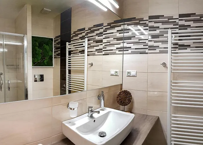 Liana Hrebienok C106