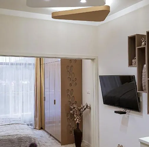 Liana Hrebienok C106 *